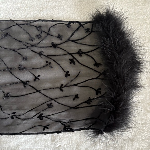 Giorgio Beverly Hills Dressy Scarf with feathering detail - Picture 5 of 9